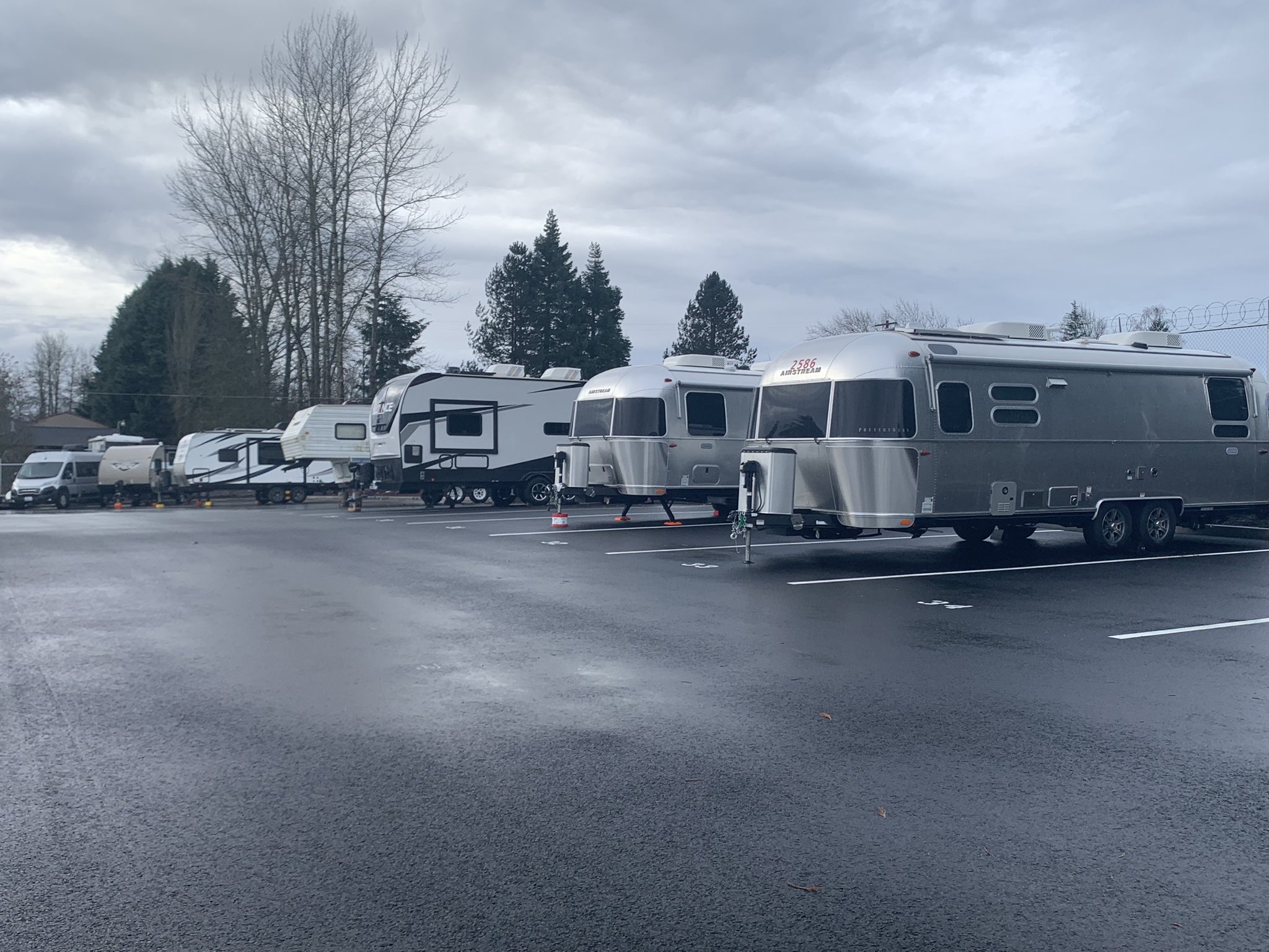 What’s The Best Unit Size For Parking RVs, Boats & Vehicles RV