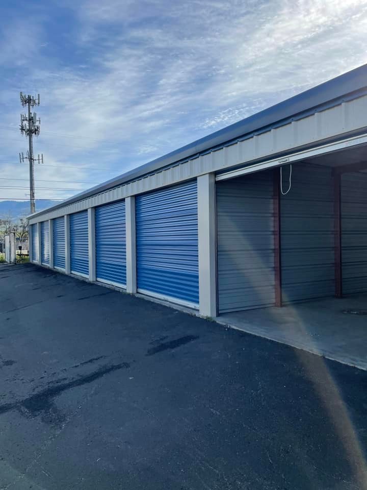 Storage Units in Talent, OR | 1006 S Pacific Hwy | Stack It Storage