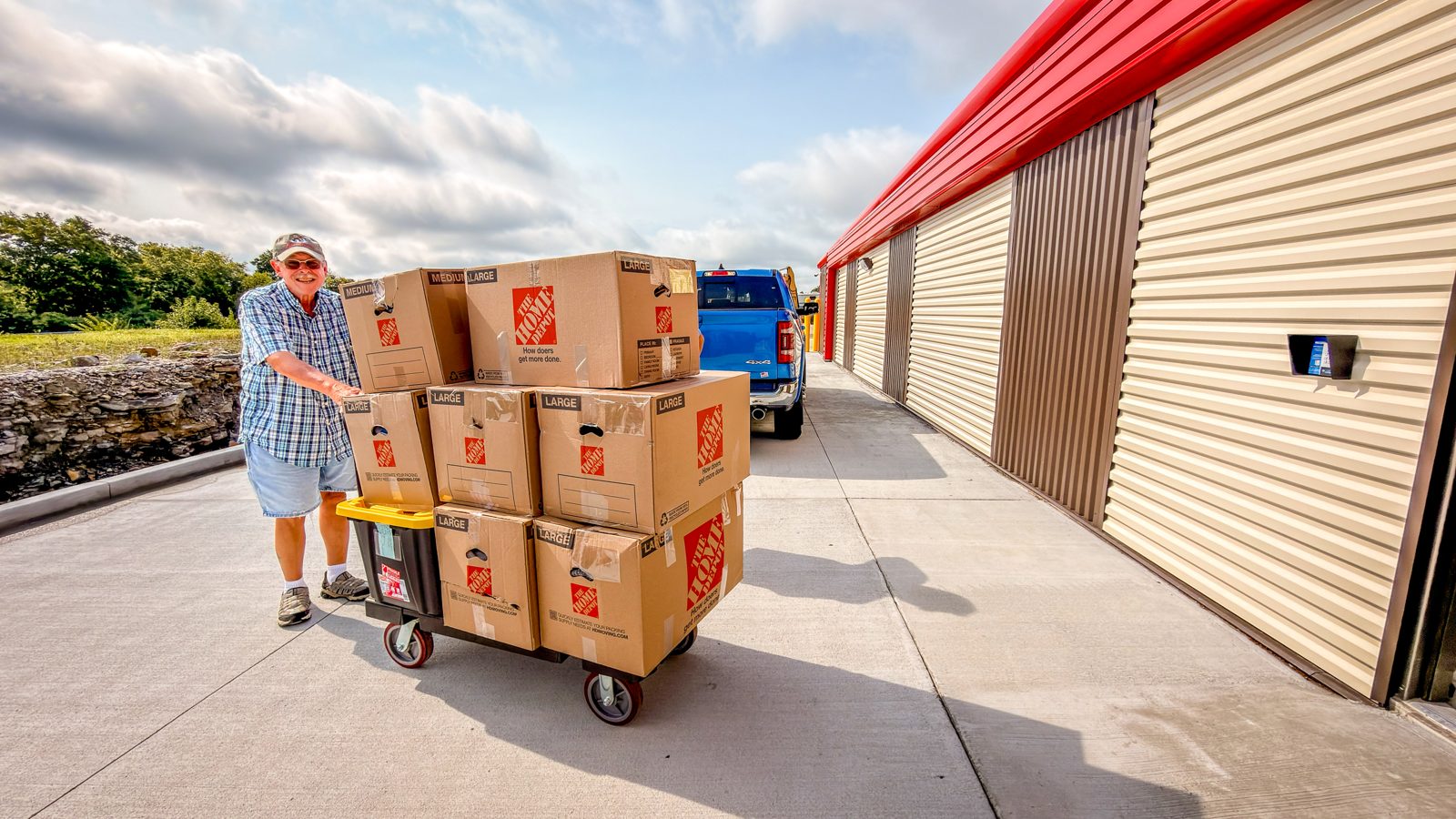 Customer using a free moving cart at drive-up storage units, serving McBrayer, KY