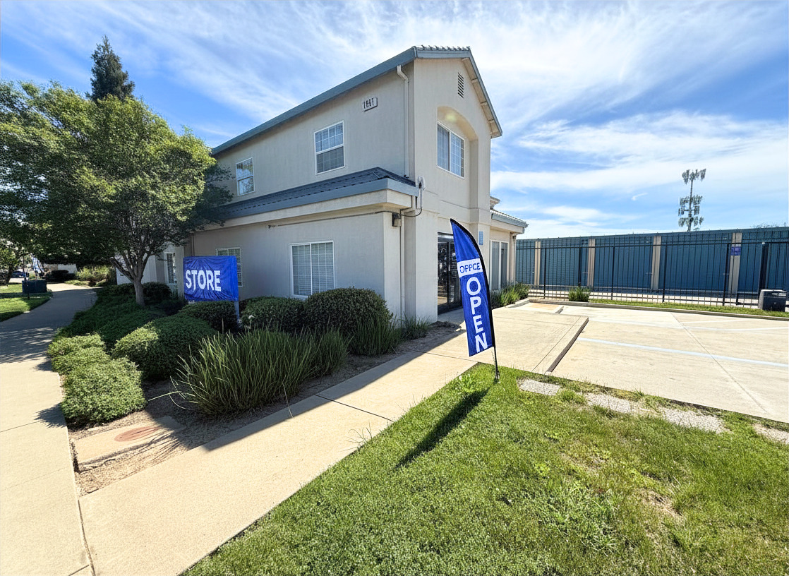 Drive-Up Storage Units in Roseville, CA | STORE on Baseline
