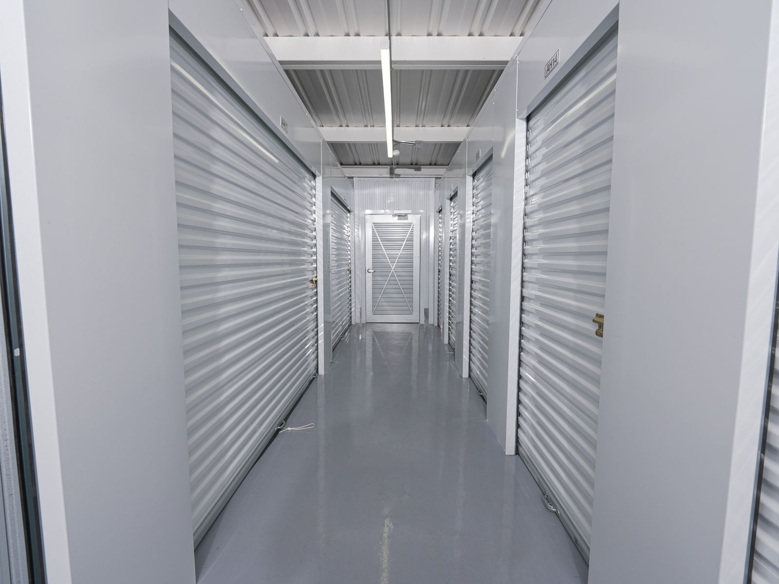 indoor-storage-hallway-walnut-ca-20251209-175556.jpg