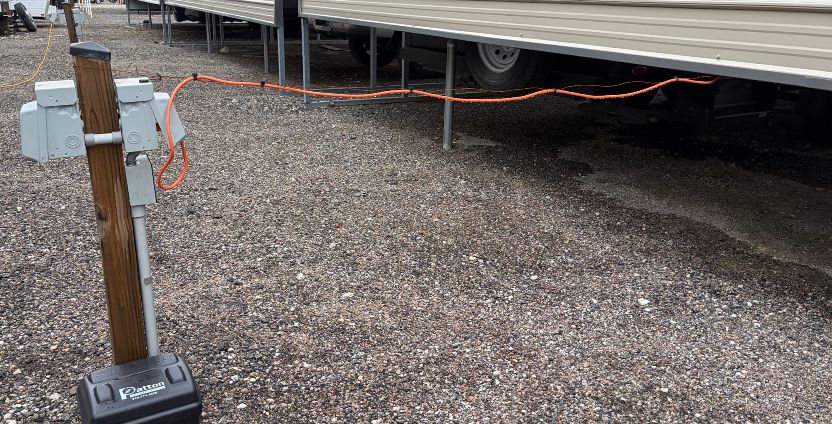 rv-storage-battery-trickle-charger-outlet-20261016-151049.jpg